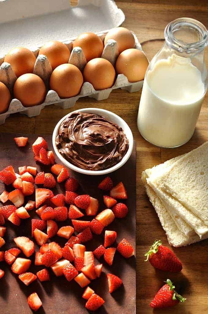 Strawberry Nutella French Toast Roll Ups - just a handful of ingredients to make these in 15 minutes. They taste like doughnuts! recipetineats.com