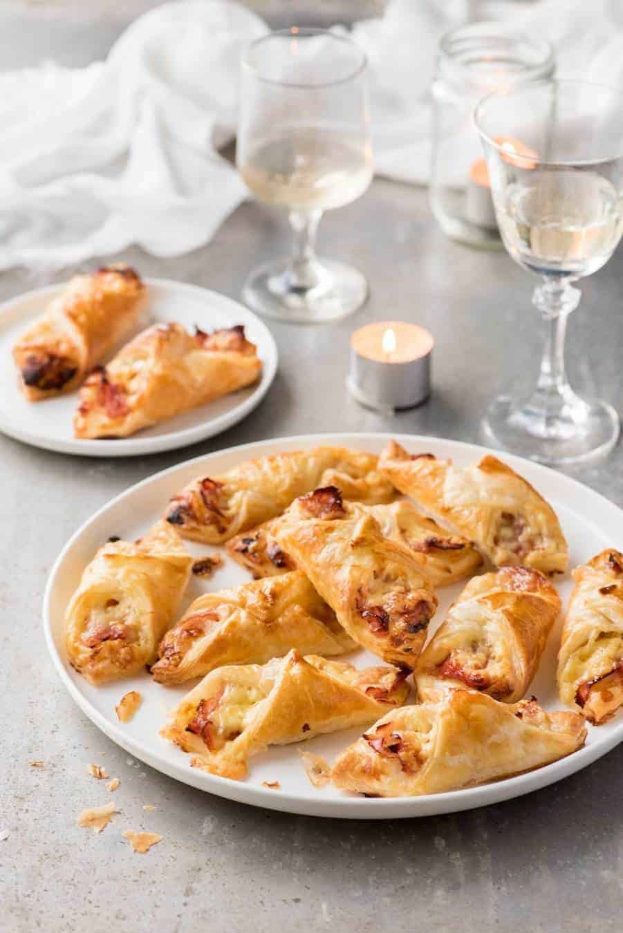 Ham Cheese Puff Pastry Parcels - great little party food that only require 5 ingredients: puff pastry, mustard, ham, cheese and egg!