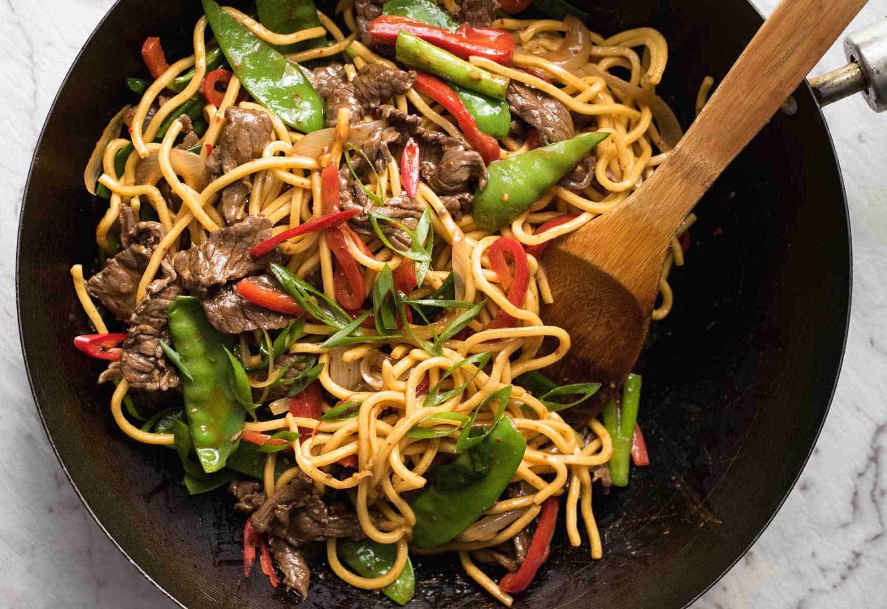 Spicy Beef Hokkien Noodles - An easy midweek meal you can make with whatever veg & proteins you have in your fridge!