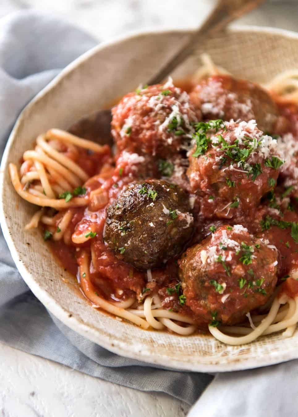 Both the Oven Baked Italian Meatballs AND sauce are made entirely in the oven! The meatballs are extra soft and juicy, and tomato sauce fantastic for pouring over pasta. www.recipetineats.com