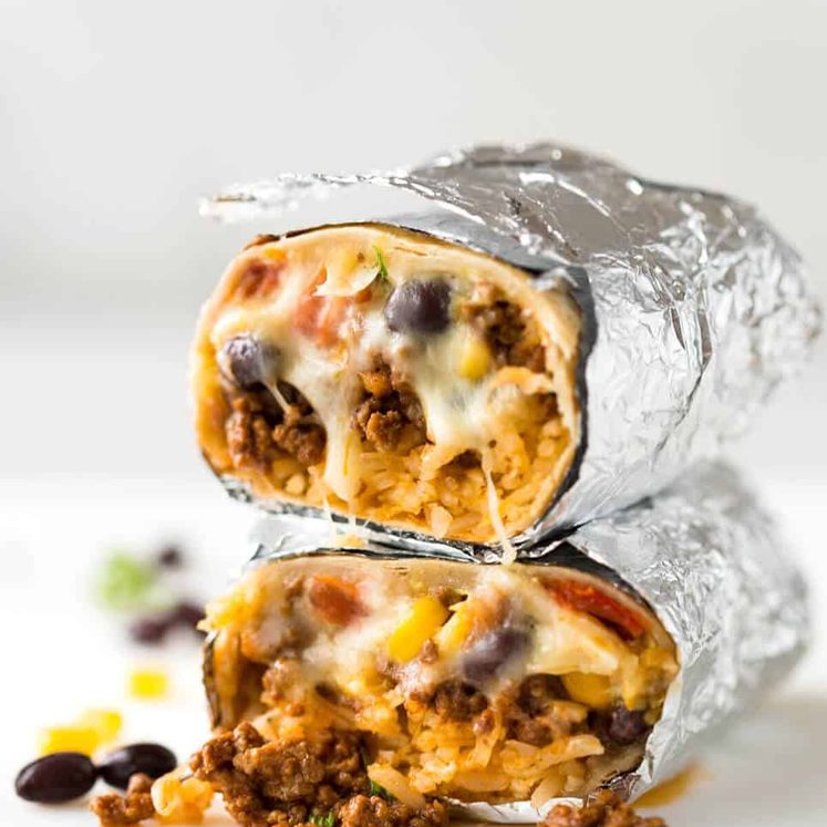 A great everyday Beef Burrito, made with super tasty seasoned beef filling. Fresh and freezable versions! recipetineats.com