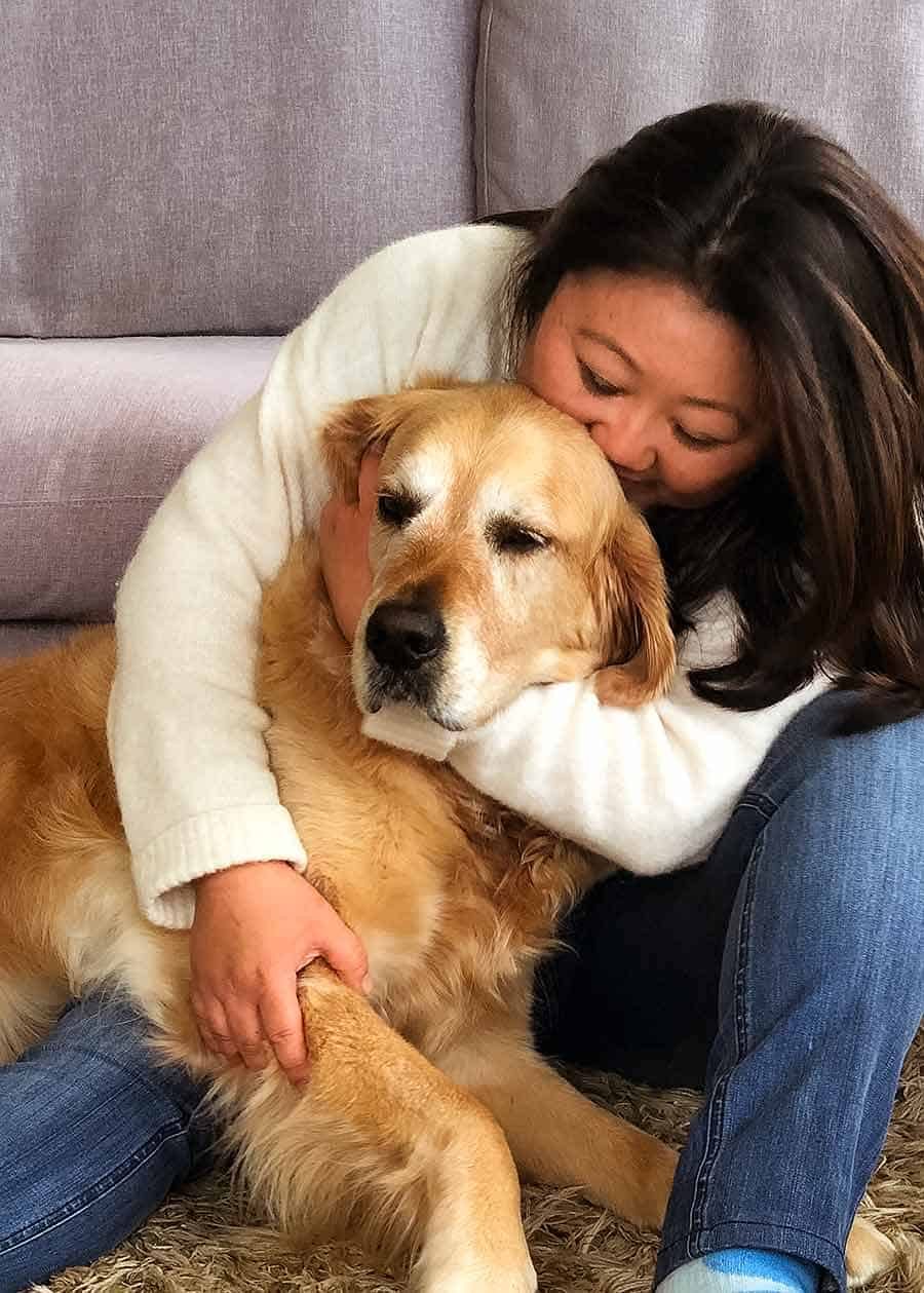 Nagi kissing Dozer the golden retriever goodbye