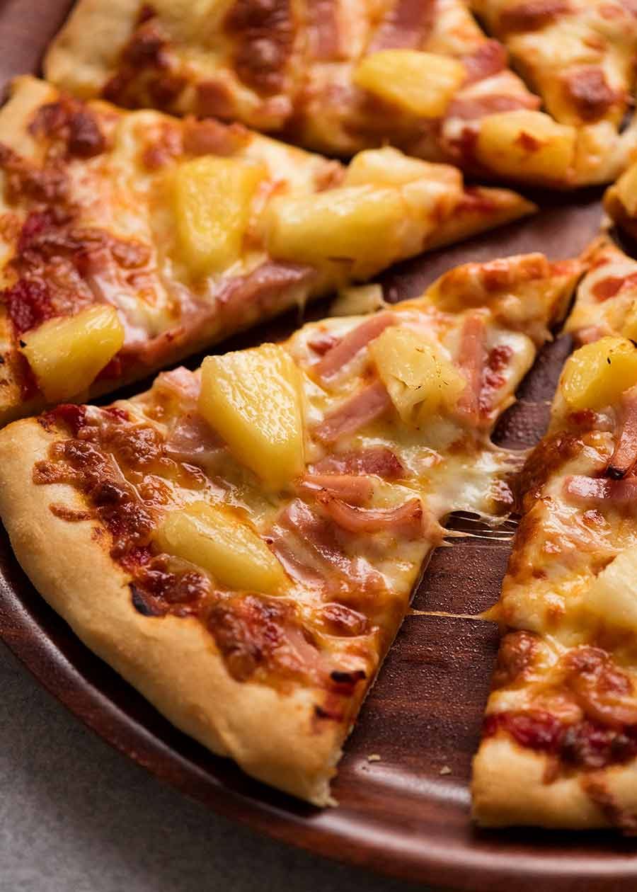 Ham and Pineapple pizza (Hawaiian)
