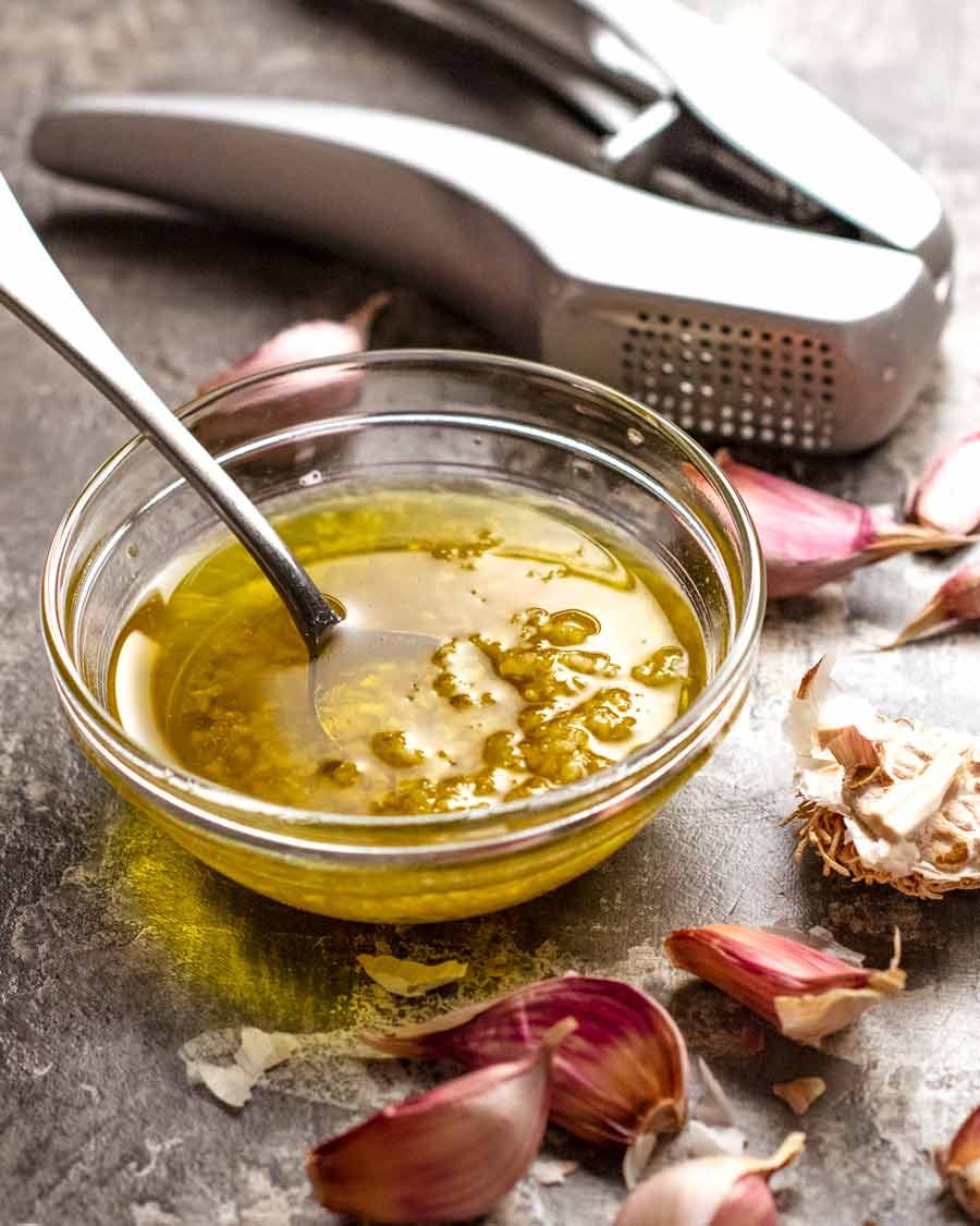 Making Garlic cheese pizza