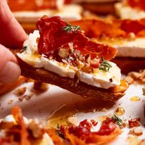 Maple crisp brie bites