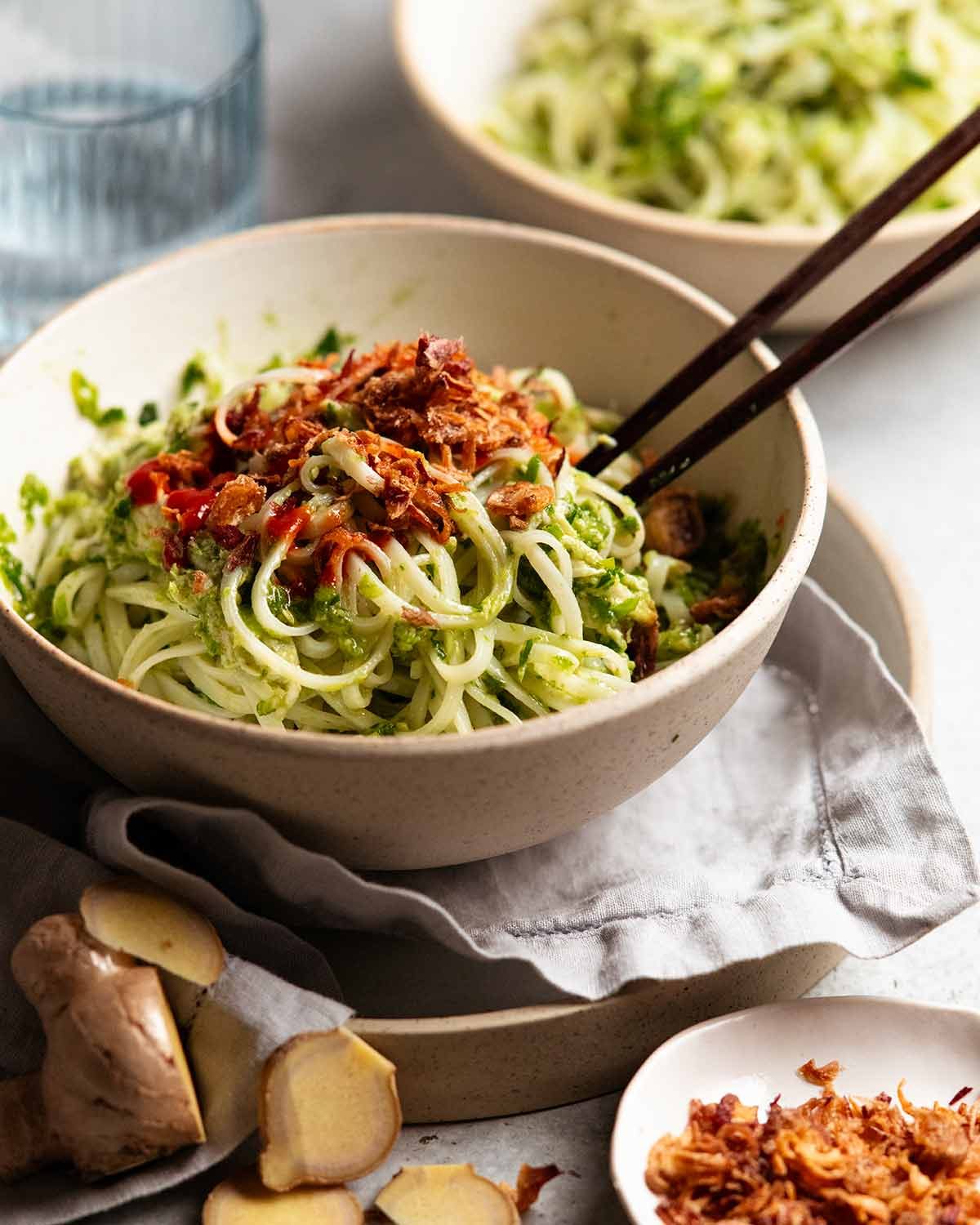 Green Ginger Rice Noodles with chicken